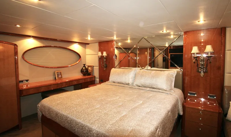 Slide: The Image of 2007 Lazzara 74 Motor Yacht Kathleen - 4688317