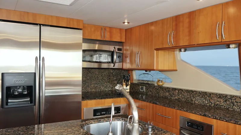 Slide: The Image of 2007 Lazzara 74 Motor Yacht Kathleen - 4688249