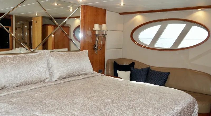 Slide: The Image of 2007 Lazzara 74 Motor Yacht Kathleen - 4688256