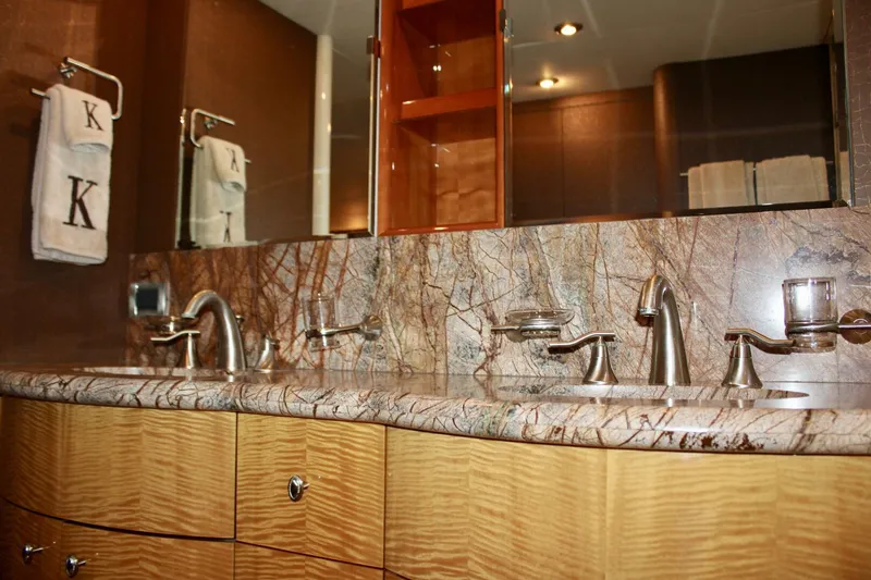 Slide: The Image of 2007 Lazzara 74 Motor Yacht Kathleen - 4688270