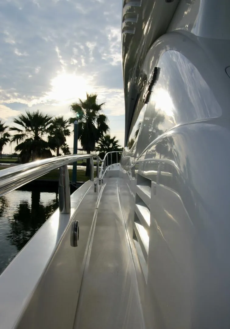Slide: The Image of 2007 Lazzara 74 Motor Yacht Kathleen - 4688341