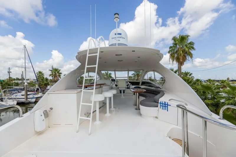 Slide: The Image of 2007 Lazzara 74 Motor Yacht Kathleen - 4688470