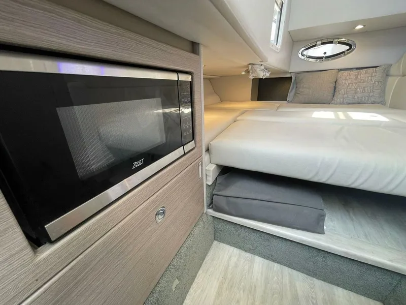 Slide: The Image of Formula 330 Crossover Bowrider OB 2023 - 4518722