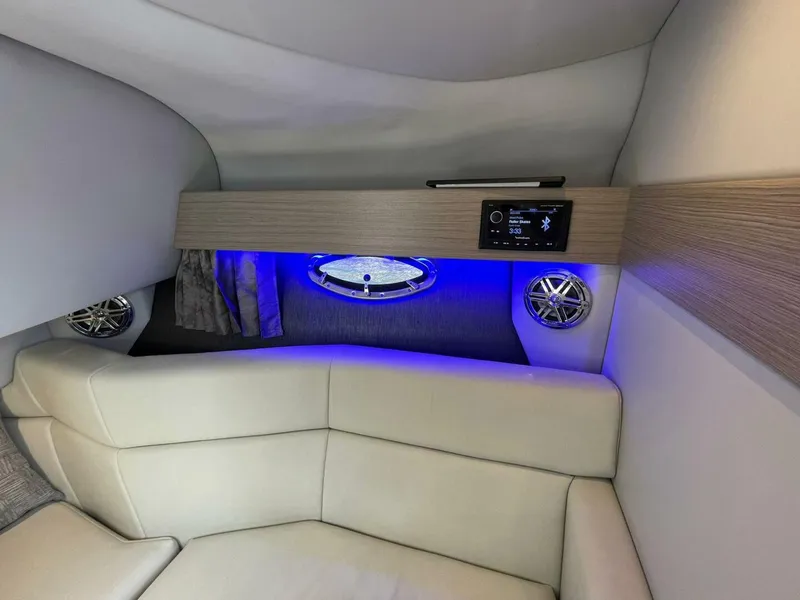 Slide: The Image of Formula 330 Crossover Bowrider OB 2023 - 4518725