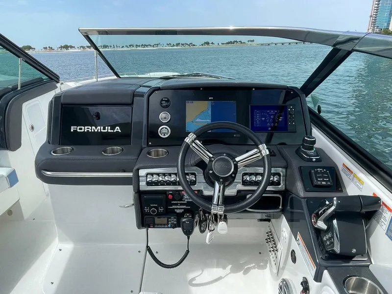 Slide: The Image of Formula 330 Crossover Bowrider OB 2023 - 4518729