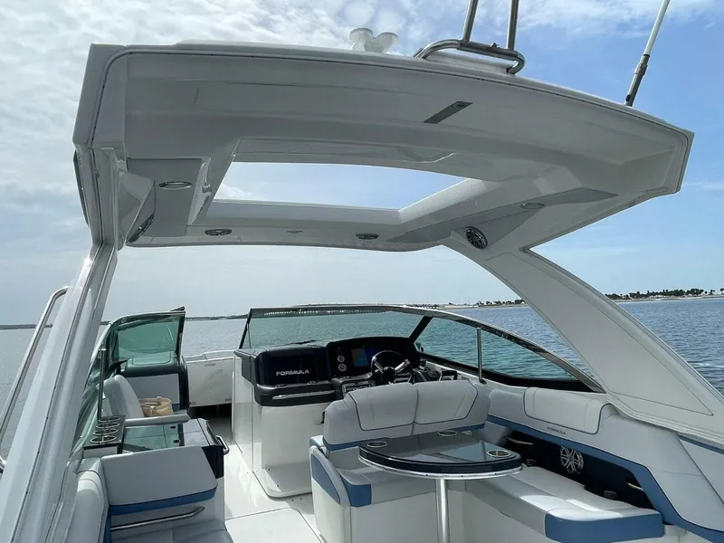 Slide: The Image of Formula 330 Crossover Bowrider OB 2023 - 4518747