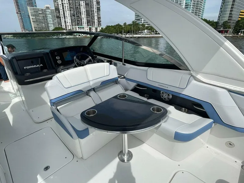 Slide: The Image of Formula 330 Crossover Bowrider OB 2023 - 4518748