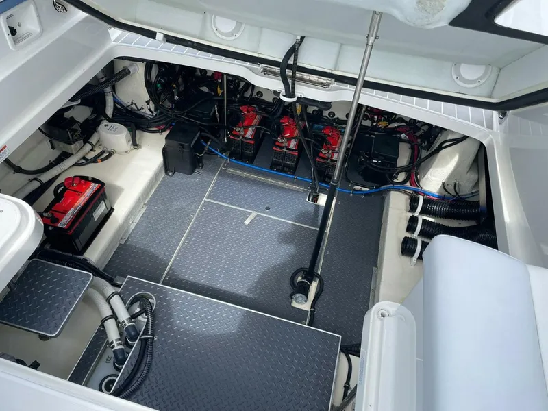 Slide: The Image of Formula 330 Crossover Bowrider OB 2023 - 4518757