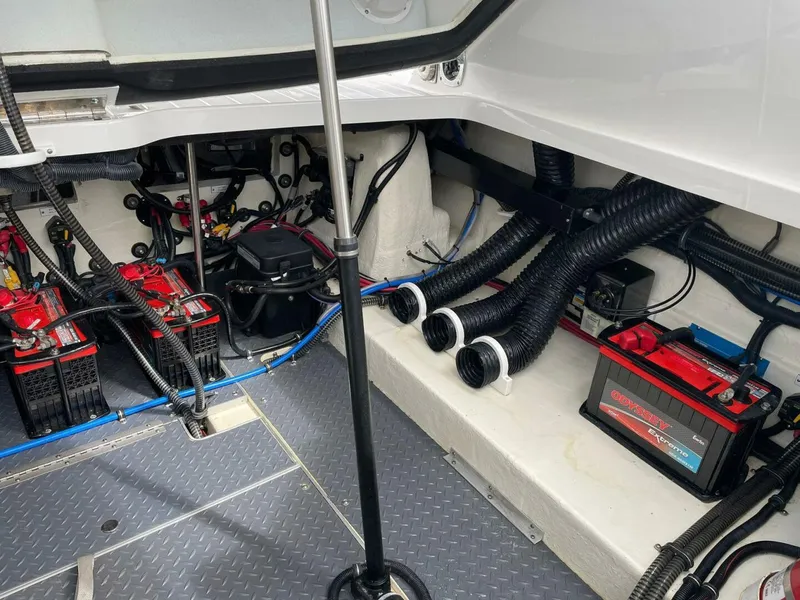 Slide: The Image of Formula 330 Crossover Bowrider OB 2023 - 4518761