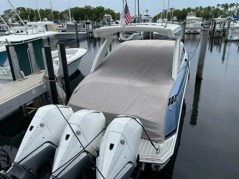 Slide: The Image of Formula 330 Crossover Bowrider OB 2023 - 4518771