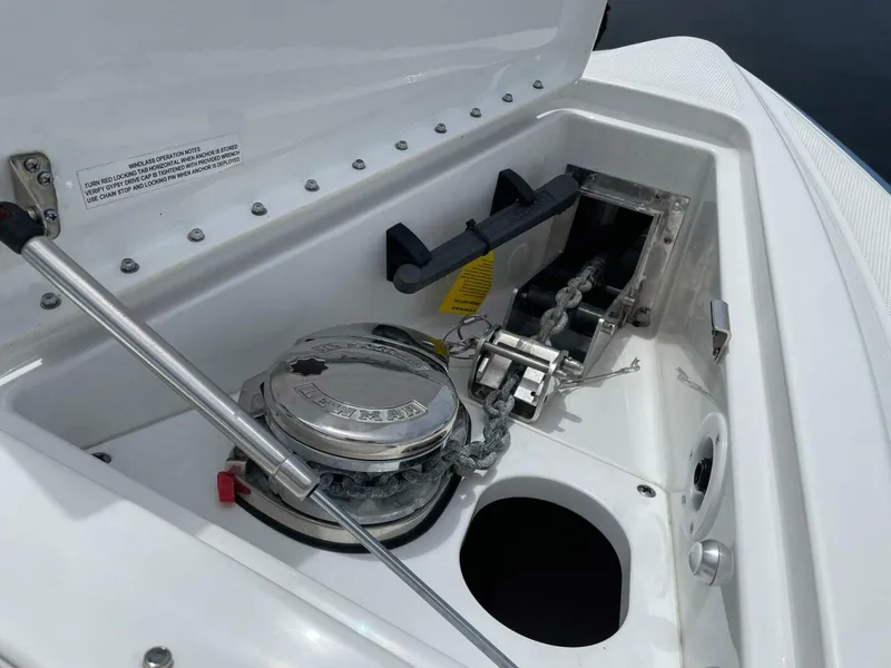 Slide: The Image of Formula 330 Crossover Bowrider OB 2023 - 4518711