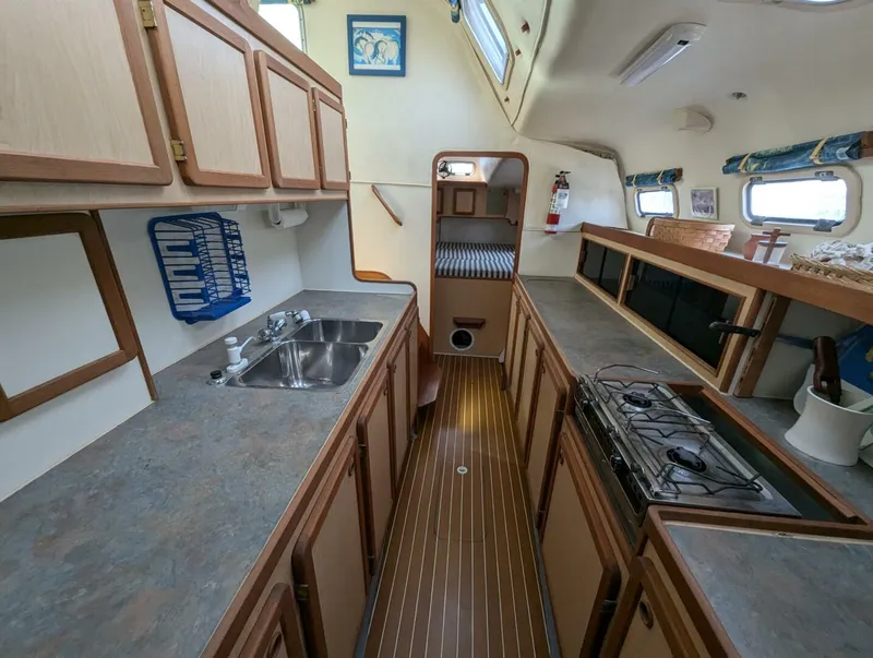 Slide: The Image of Shuttleworth Ocean Cheetah 37 Custom 1998 - 4522749