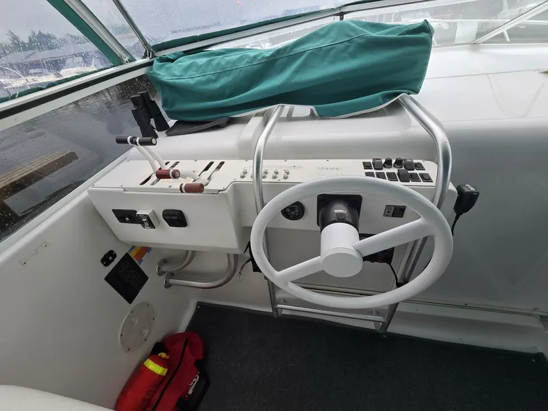 Slide: The Image of 1992 Mainship 360 - 4519748