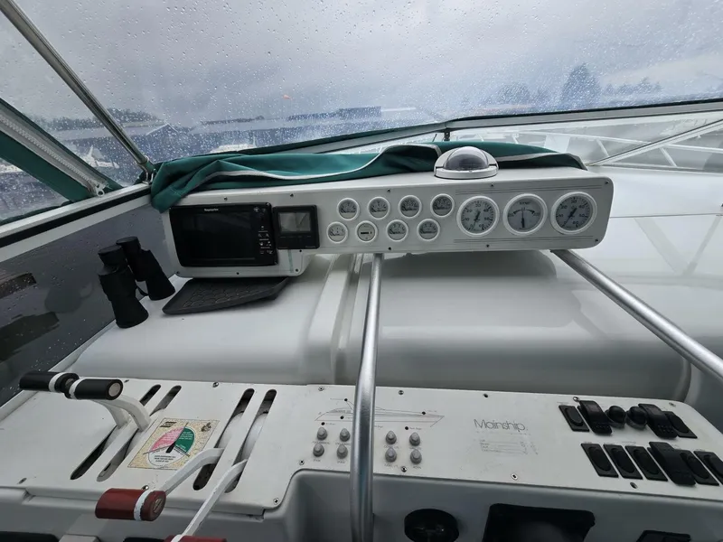 Slide: The Image of 1992 Mainship 360 - 4519749