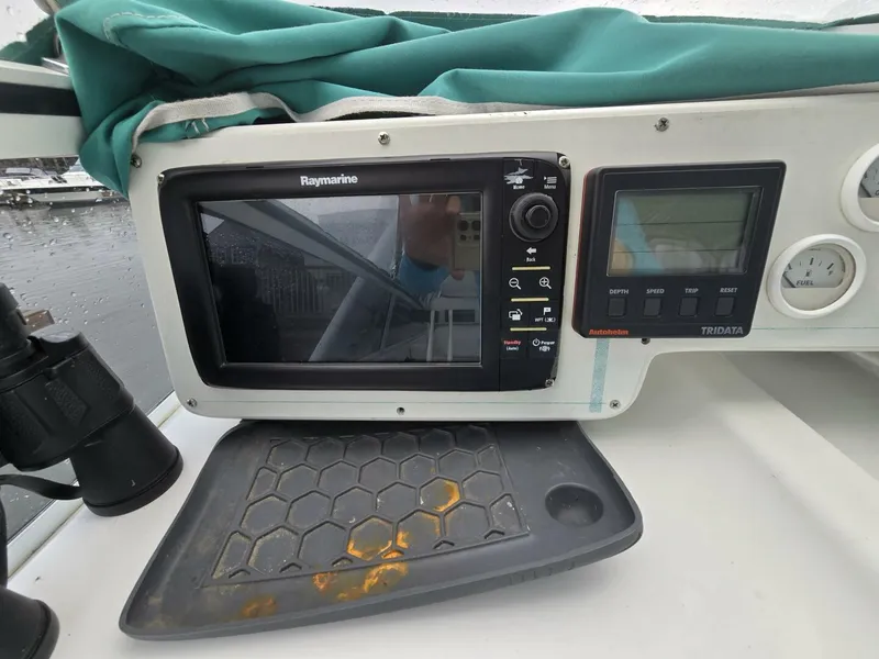 Slide: The Image of 1992 Mainship 360 - 4519752