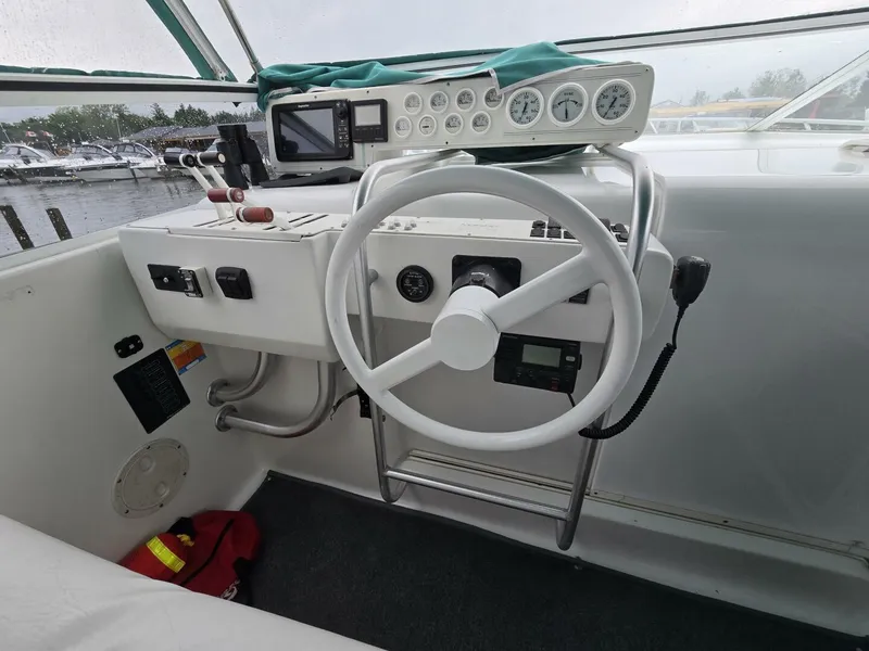 Slide: The Image of 1992 Mainship 360 - 4519753