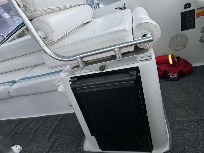 Slide: The Image of 1992 Mainship 360 - 4519768