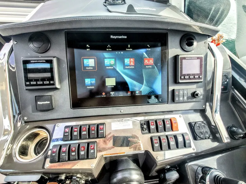 Slide: The Image of Monterey 360 Sport Coupe 2017 - 4522798