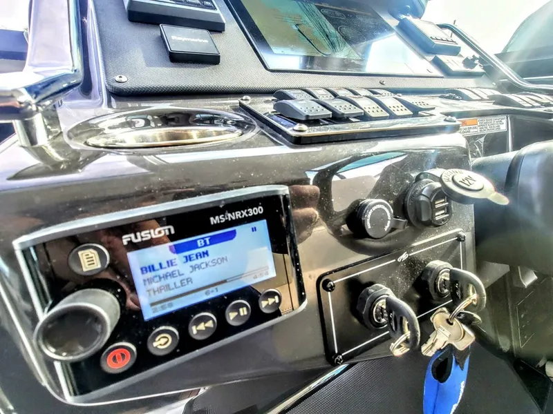 Slide: The Image of Monterey 360 Sport Coupe 2017 - 4522800