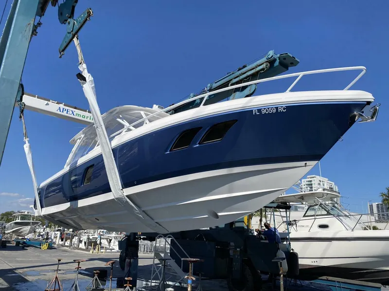 Slide: The Image of Intrepid 400 Cuddy 2016 - 4523580