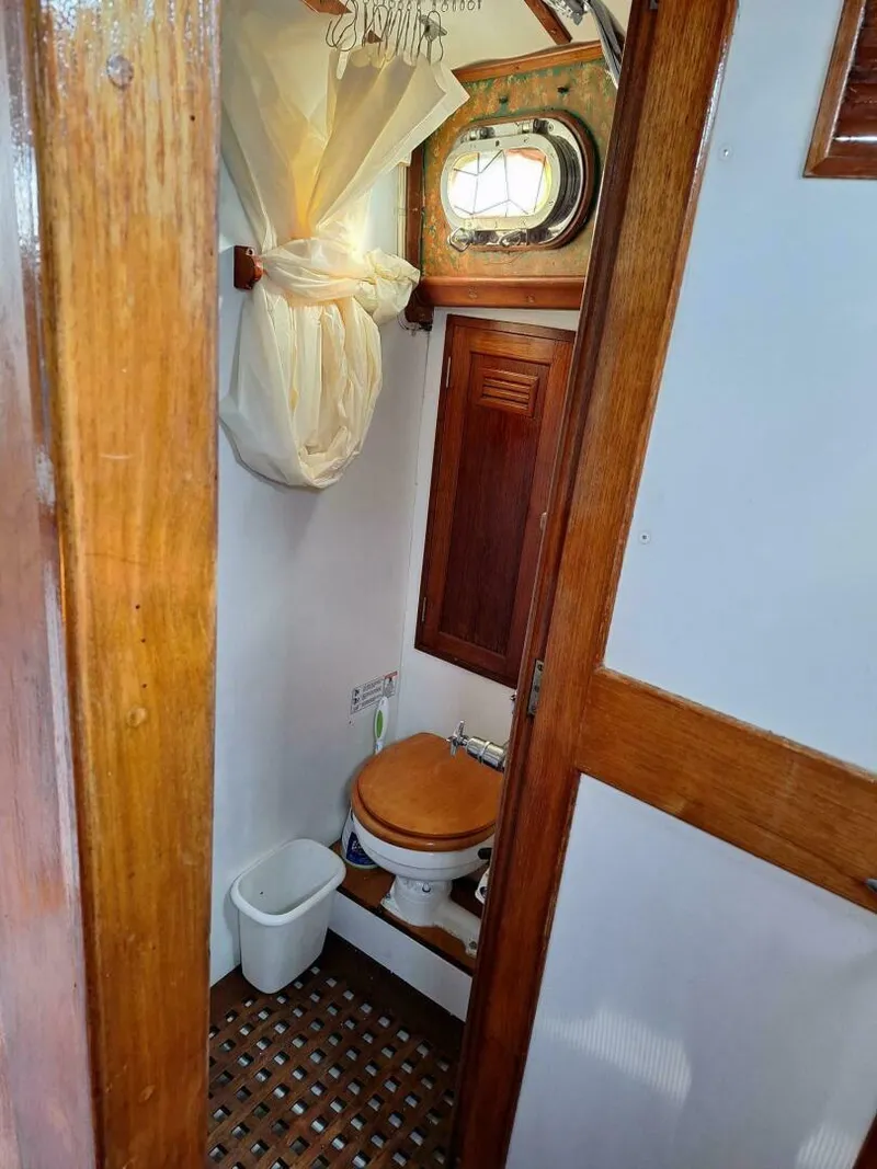 Slide: The Image of Cheoy Lee 40 1976 - 4526479