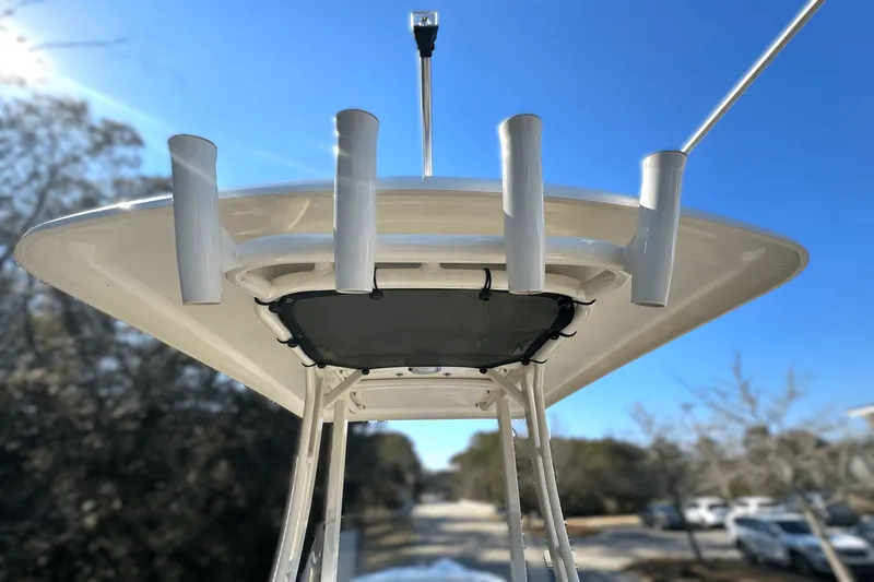 Slide: The Image of Boston Whaler 240 DAUNTLESS 2021 - 14