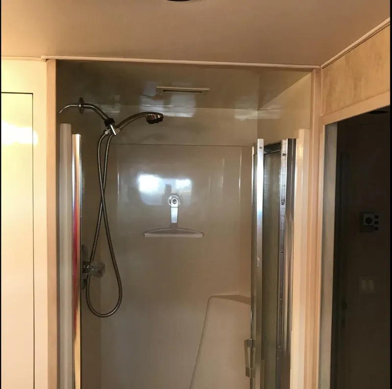 Slide: The Image of Starboard Twin Cabin Shower   - 4531321