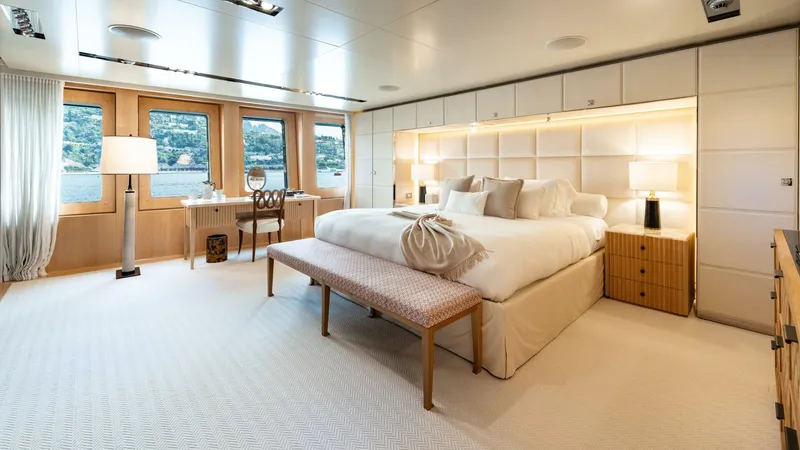 Slide: The Image of Loon 221'  Main Deck Master Stateroom - 4528212