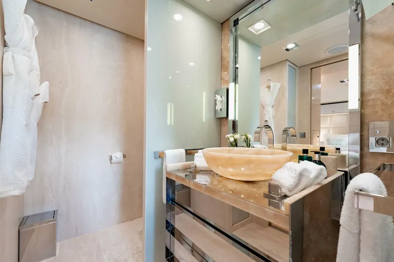 Slide: The Image of Loon 221'  Lower Deck Port Fwd. Guest Ensuite - 4528223