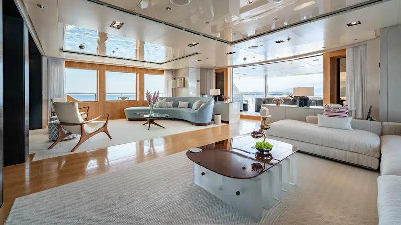 Slide: The Image of Loon 221' Skylounge Deck Salon - 4528236