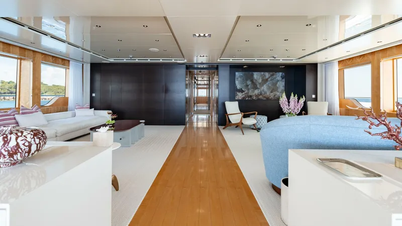 Slide: The Image of Loon 221' Skylounge Deck Salon - 4528237