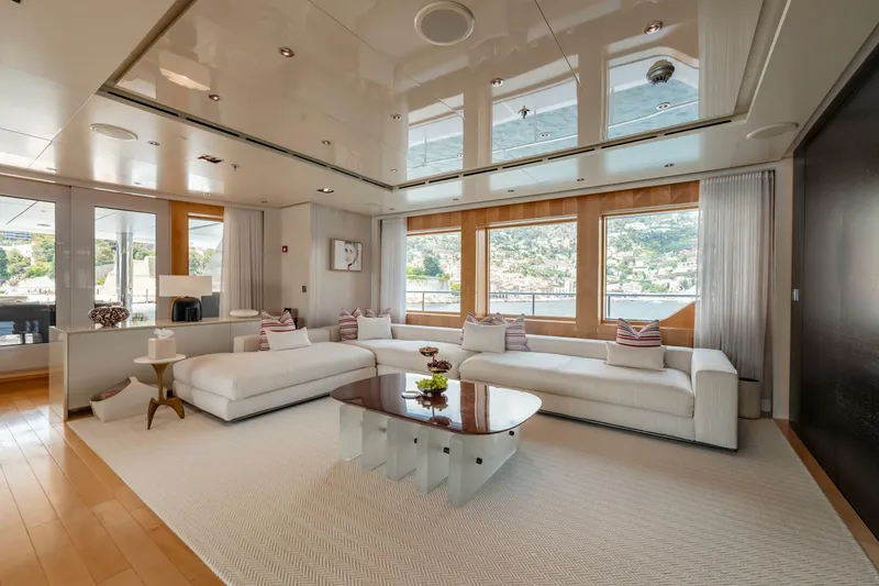 Slide: The Image of Loon 221' Skylounge Deck Salon - 4528239