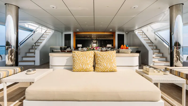 Slide: The Image of Loon 221'Skylounge Deck Aft - 4528247