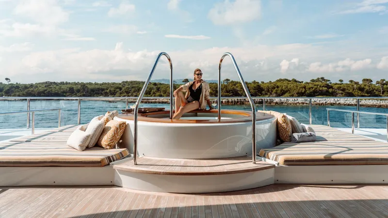 Slide: The Image of Loon 221' Bridge Deck Aft Jacuzzi and Lounge Area - 4528250