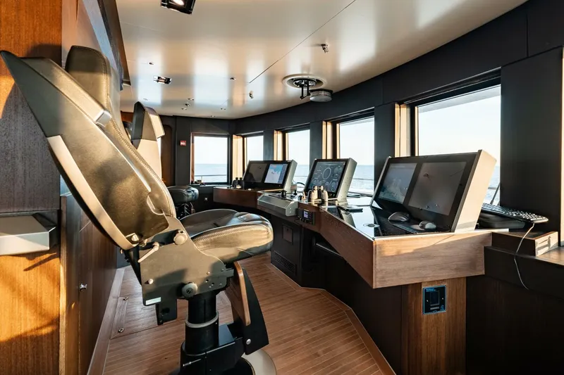 Slide: The Image of Loon 221' Bridge Deck Pilothouse - 4528252