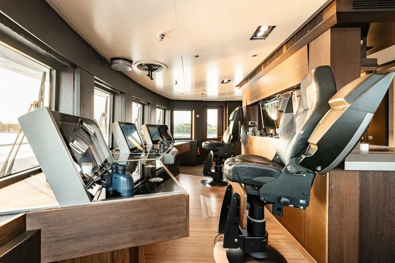 Slide: The Image of Loon 221' Bridge Deck Pilothouse - 4528253