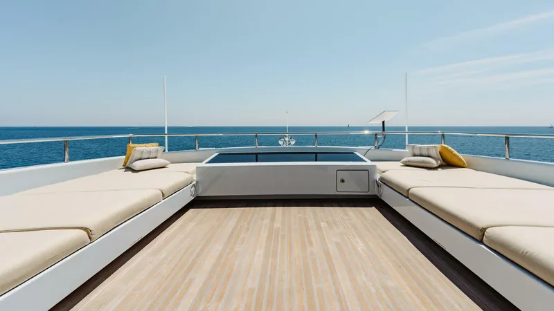 Slide: The Image of Loon 221' Sun Deck - 4528254