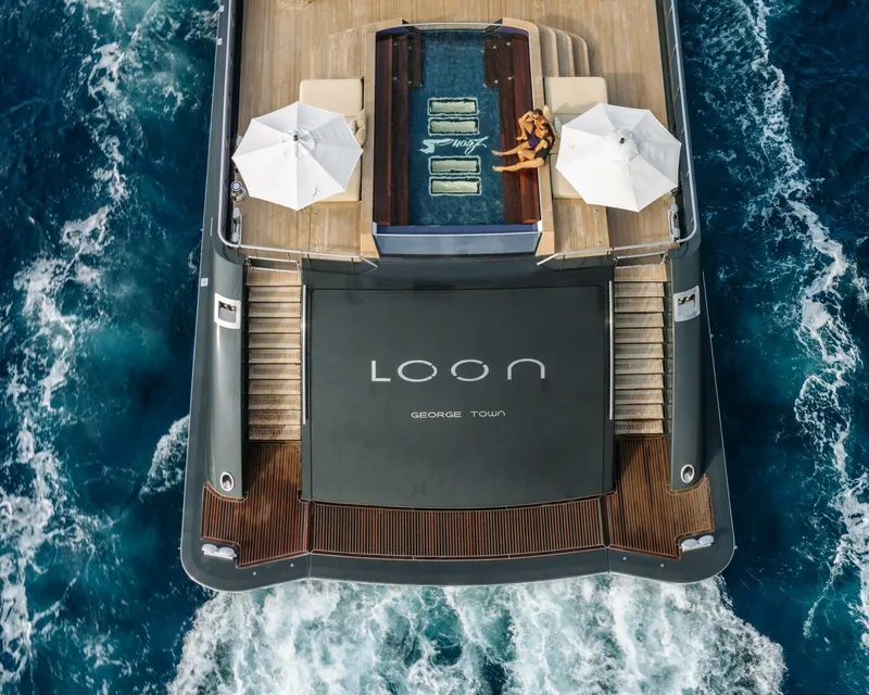 Slide: The Image of Loon 221' Transom - 4528264