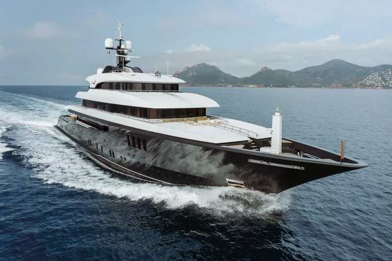Slide: The Image of Loon 221' Starboard And Bow - 4528271