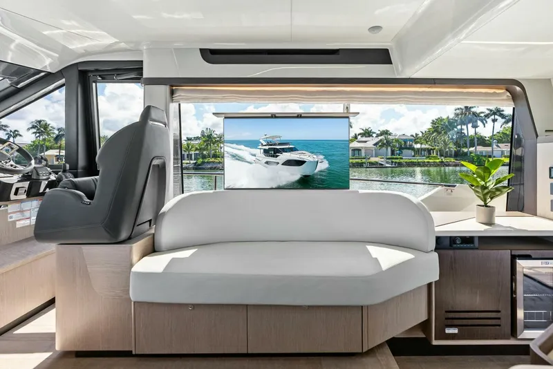 Slide: The Image of 2025 Absolute 47 Fly - Salon Seating  - 5540058