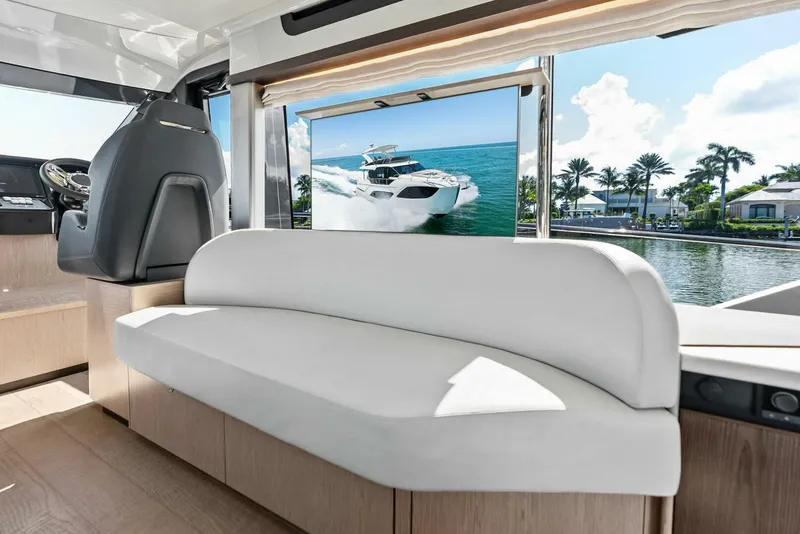 Slide: The Image of 2025 Absolute 47 Fly - Salon Seating  - 5540059