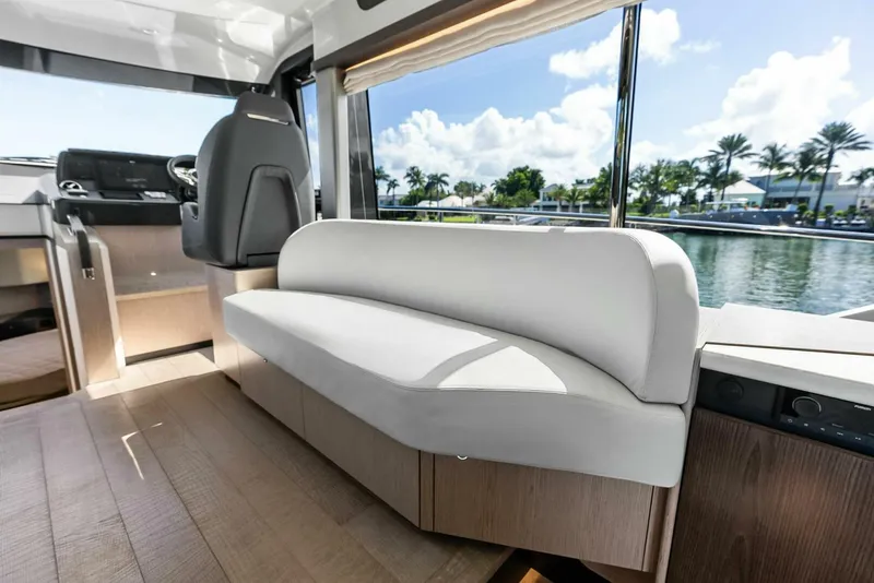 Slide: The Image of 2025 Absolute 47 Fly - Salon Seating  - 5540050