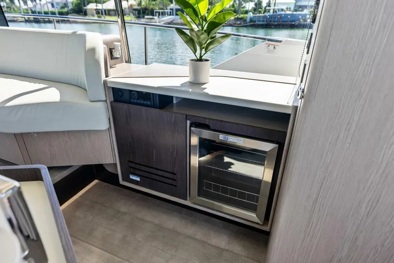 Slide: The Image of 2025 Absolute 47 Fly - Galley - 5540048