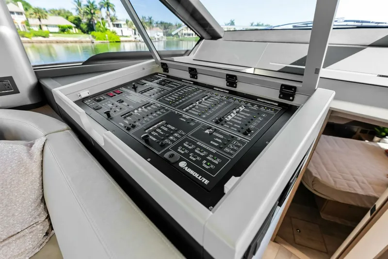 Slide: The Image of 2025 Absolute 47 Fly - Control Panel - 5540057