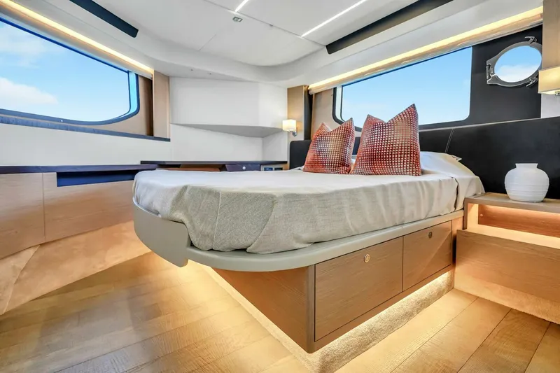 Slide: The Image of 2025 Absolute 47 Fly - Master Stateroom - 5280987