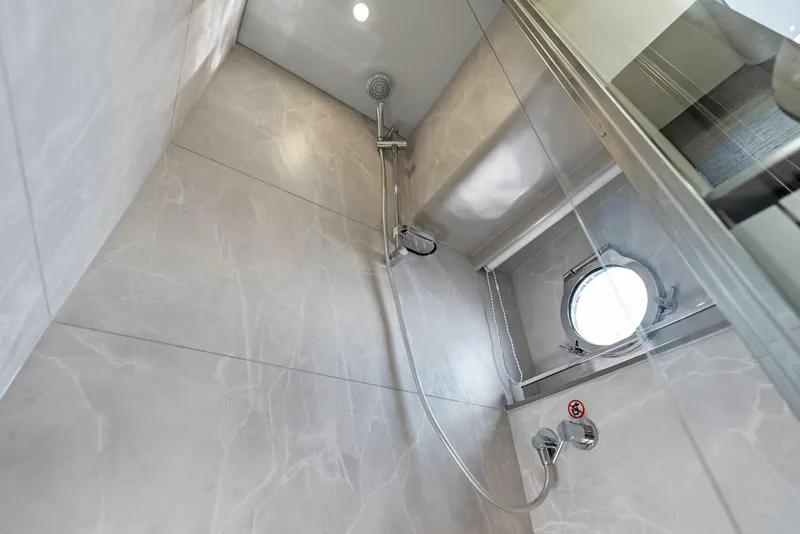 Slide: The Image of 2025 Absolute 47 Fly - Guest Head - 5539984