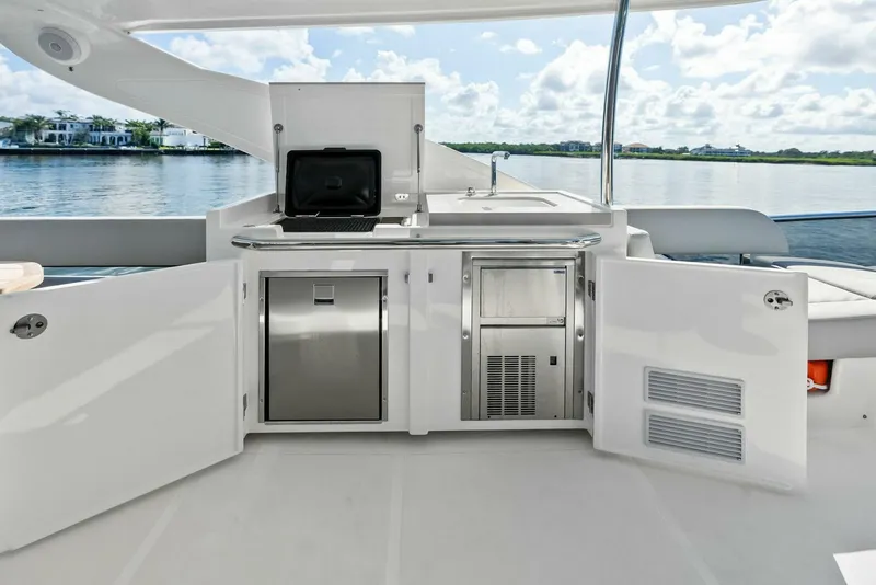Slide: The Image of Absolute 47 Fly - Flybridge Galley - 5540025