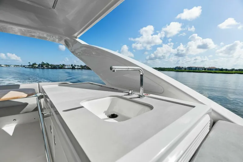 Slide: The Image of Absolute 47 Fly - Flybridge Galley - 5540031