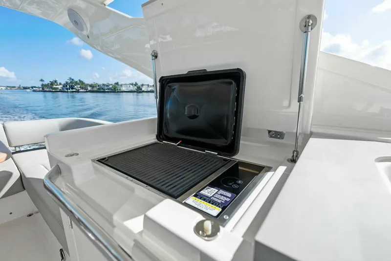 Slide: The Image of Absolute 47 Fly - Flybridge Galley - 5540029