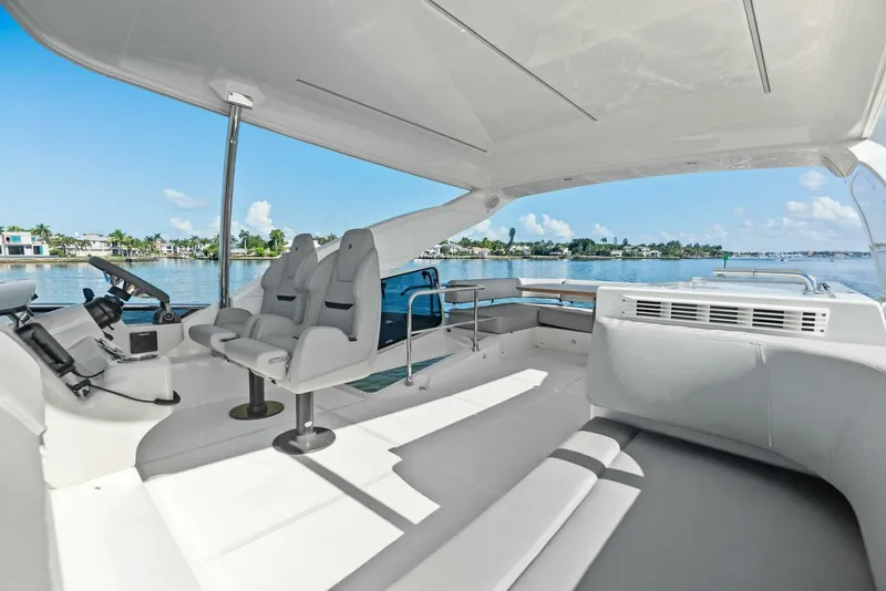 Slide: The Image of 2025 Absolute 47 Fly - Flybridge - 5540008